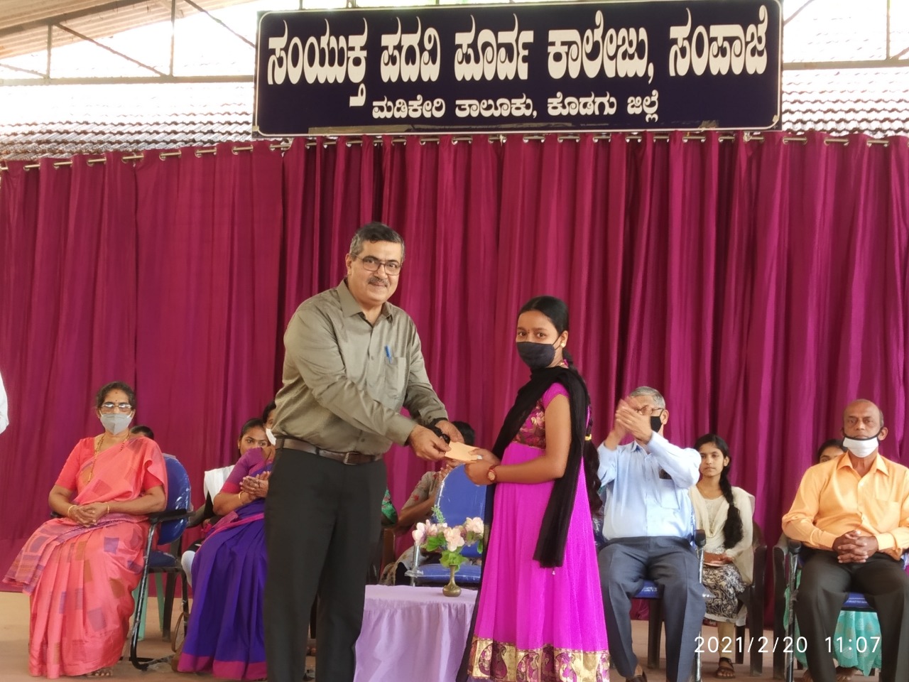 president giving prize